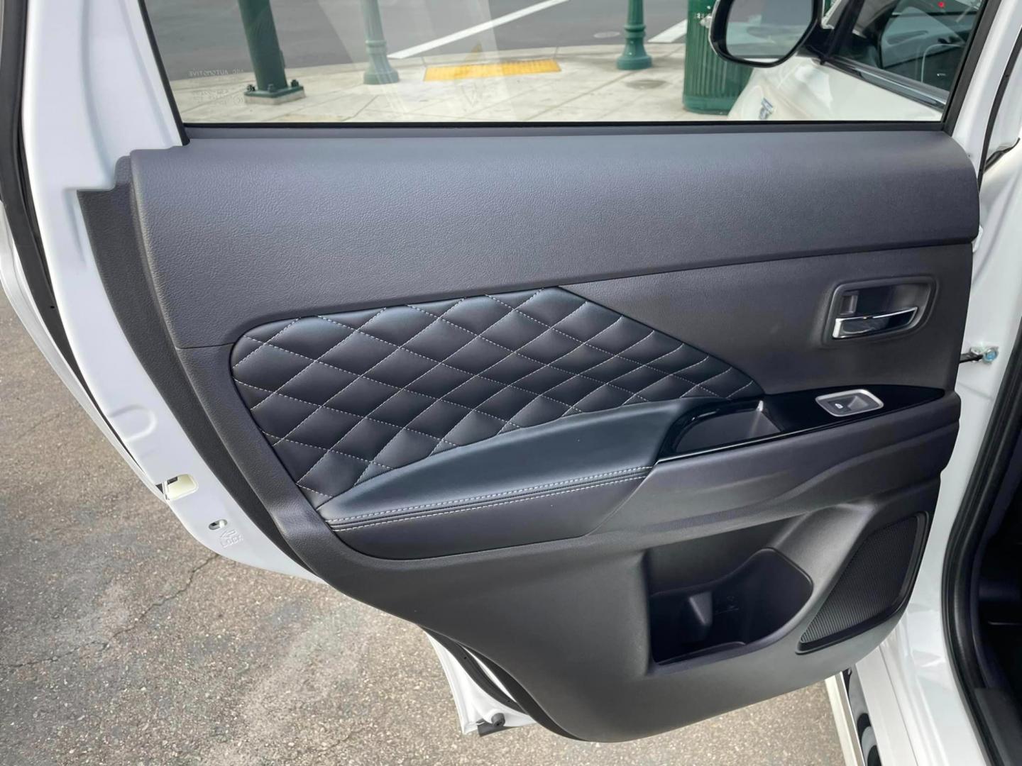 2020 WHITE /BLACK Mitsubishi Outlander PHEV (JA4J24A55LZ) , located at 744 E Miner Ave, Stockton, CA, 95202, (209) 944-5770, 37.956863, -121.282082 - PLUS TAXES AND FEES - Photo#5